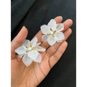 Big White flower stud earring Large large Snow White big earrings plastic floral